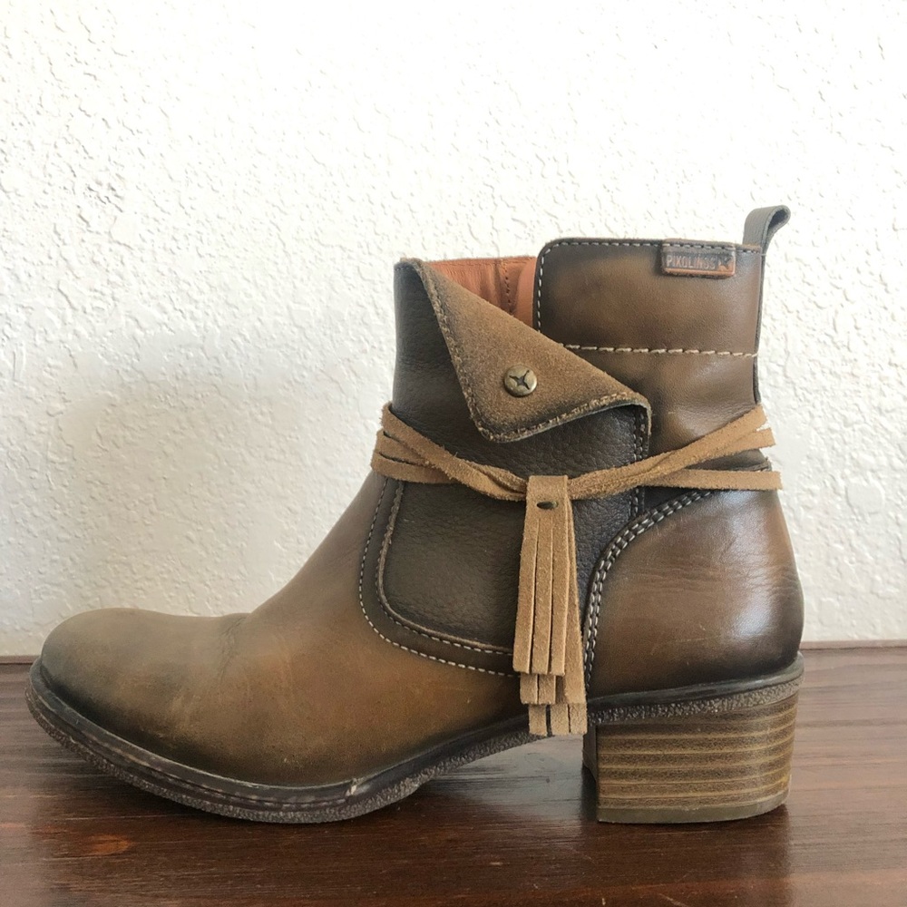 Pikolinos Short Brown Boot